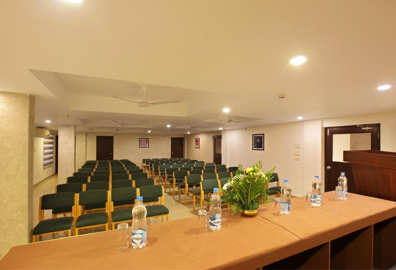 Hotel Park Residency Kuttiyadi Kuttyadi Экстерьер фото